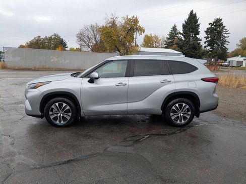 Used 2023 Toyota Highlander XLE image 9
