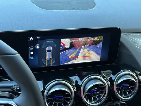 Certified 2025 Mercedes-Benz GLA 250 4MATIC image 17