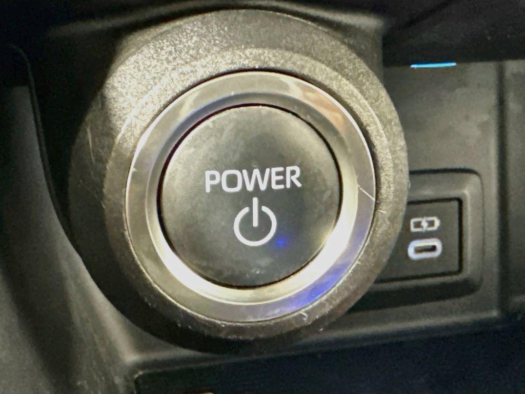 Used 2024 Toyota Venza LE AWD/4WD image 25