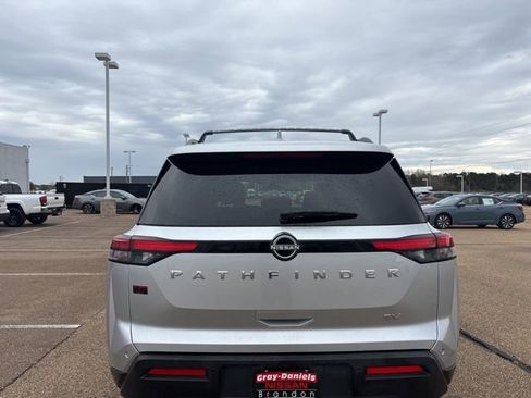 Used 2024 Nissan Pathfinder SV image 3