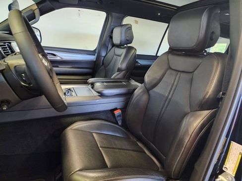 Used 2023 Jeep Wagoneer Series II image 13