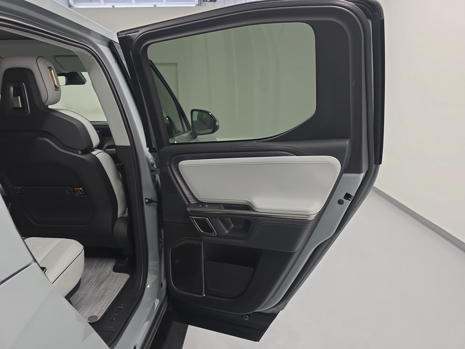 Used 2023 Rivian R1T Adventure Quad AWD/4WD image 19