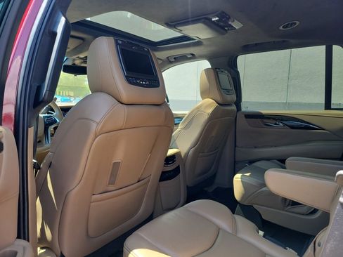 Used 2019 Cadillac Escalade Platinum AWD/4WD image 34