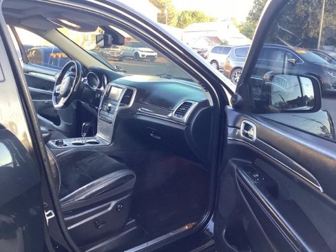 Used 2012 Jeep Grand Cherokee SRT8 w/ Luxury Group II image 8