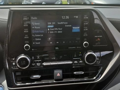 Used 2022 Toyota Highlander Limited FWD image 15