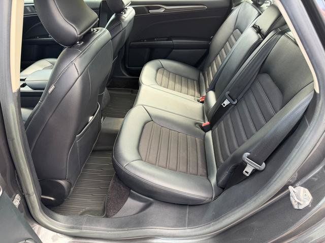 Used 2017 Ford Fusion SE w/ Equipment Group 201A AWD/4WD image 10