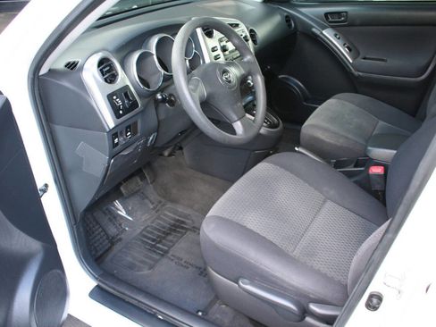 Used 2005 Toyota Matrix image 10