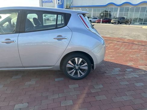 Used 2015 Nissan Leaf SL FWD image 6