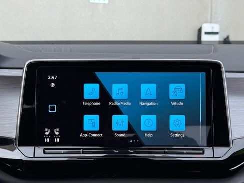 Used 2024 Volkswagen Atlas Cross Sport SE image 29