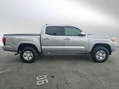 Used 2022 Toyota Tacoma SR image 2
