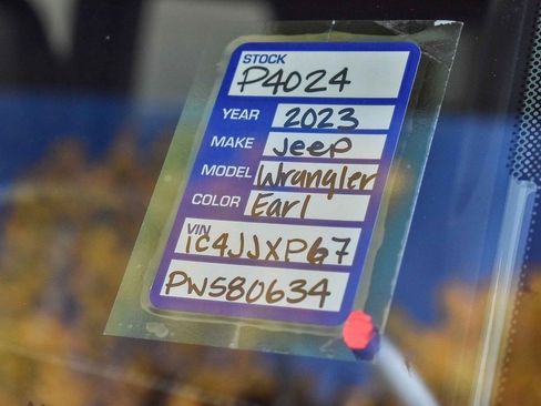 Used 2023 Jeep Wrangler Unlimited Sahara w/ Cold Weather Group image 26