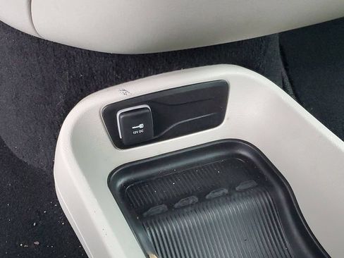 Used 2024 Chrysler Pacifica Touring-L FWD image 22