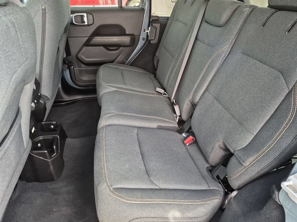 Used 2026 Jeep Wrangler Unlimited Sahara AWD/4WD image 27