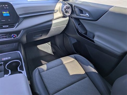 Used 2025 Chevrolet Equinox LT w/ Convenience Package II image 18