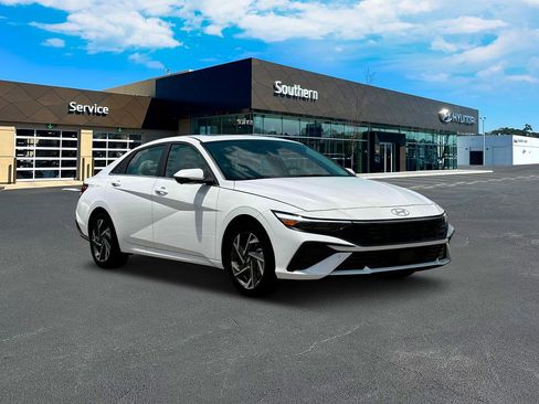 New 2025 Hyundai Elantra Limited image 12