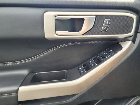 Used 2023 Ford Explorer XLT image 26