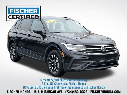 Used 2024 Volkswagen Tiguan S image 2