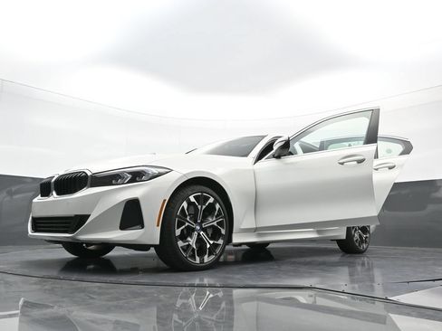 New 2025 BMW 330i xDrive Sedan w/ Convenience Package AWD/4WD image 39