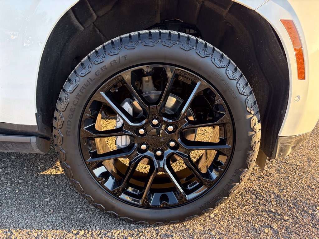 Used 2026 GMC Yukon Denali w/ Sun & Power Step Package AWD/4WD image 15