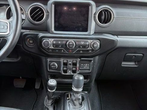 Used 2022 Jeep Wrangler Unlimited Sahara w/ Cold Weather Group AWD/4WD image 9