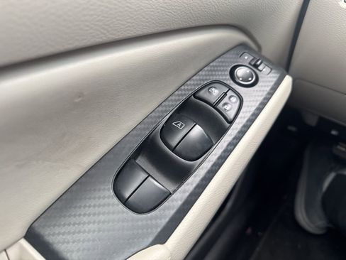 Used 2025 Nissan Altima 2.5 SV image 18