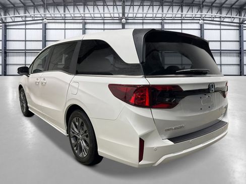 New 2026 Honda Odyssey Touring image 3