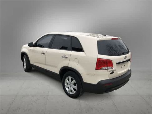 Used 2011 Kia Sorento LX image 4