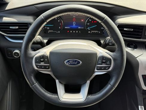 Used 2022 Ford Explorer XLT w/ Equipment Group 202A AWD/4WD image 8