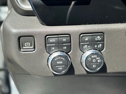 Used 2023 GMC Sierra 1500 SLT w/ SLT Premium Package AWD/4WD image 19