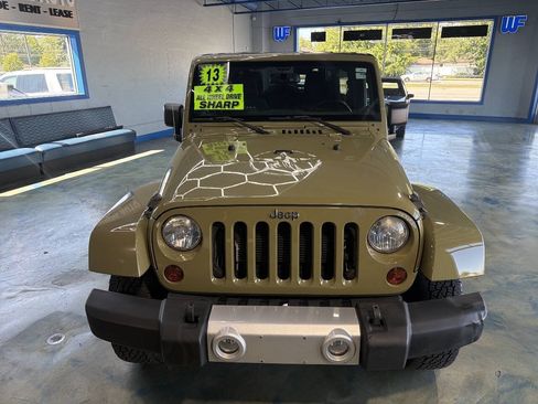 Used 2013 Jeep Wrangler Unlimited Sahara w/ Dual Top Group AWD/4WD image 6
