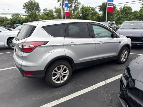 Used 2017 Ford Escape SE w/ SE Cold Weather Package FWD image 5