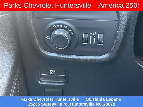 Used 2025 Jeep Grand Cherokee Altitude AWD/4WD image 27