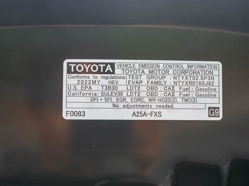 Used 2022 Toyota RAV4 XLE AWD/4WD image 27
