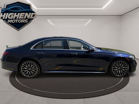 Used 2022 Mercedes-Benz S 580 4MATIC Sedan w/ AMG Line Package image 7