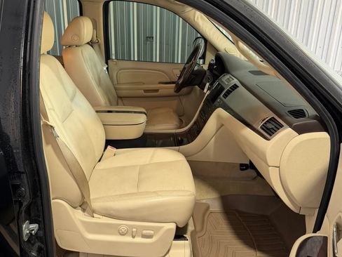 Used 2007 Cadillac Escalade AWD w/ Information Package image 22