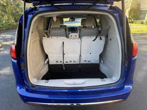 Used 2018 Chrysler Pacifica Limited w/ Advanced Safetytec Group image 7