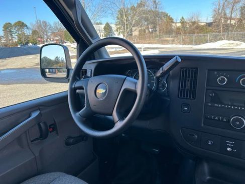 Used 2017 Chevrolet Express 3500 image 15