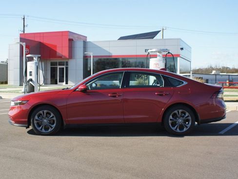 Used 2023 Honda Accord EX image 13