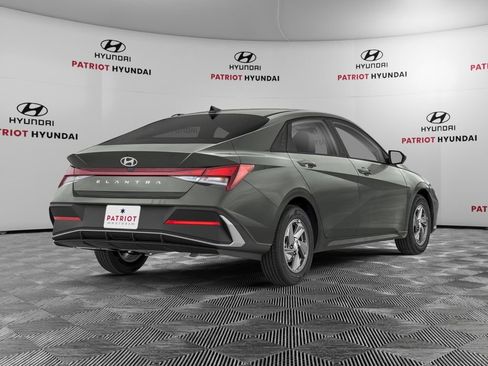 New 2026 Hyundai Elantra SE FWD image 2