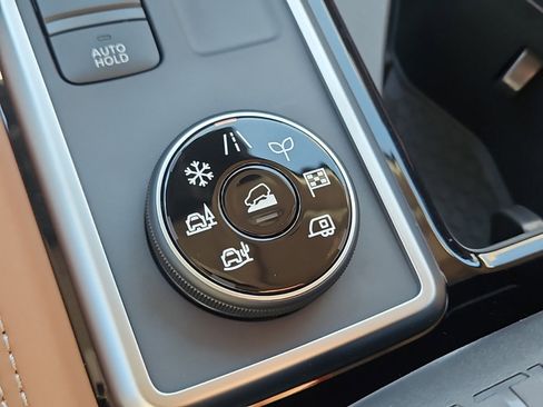 New 2025 Nissan Pathfinder Platinum w/ Cargo Package image 12