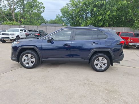 Used 2025 Toyota RAV4 XLE w/ Convenience Package FWD image 3