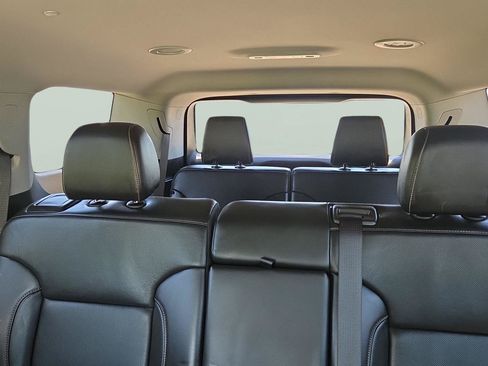 Used 2023 GMC Acadia SLT FWD image 18