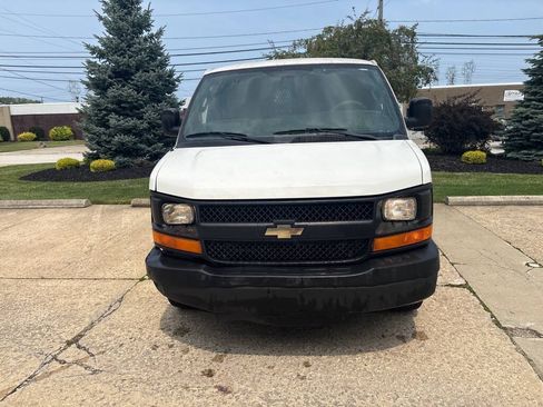 Used 2016 Chevrolet Express 2500 RWD image 2