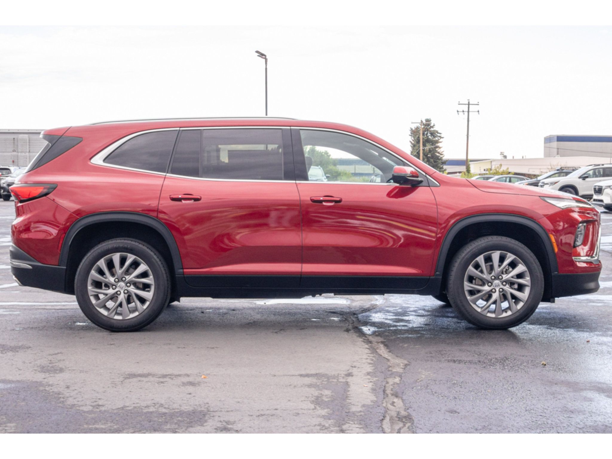 Used 2025 Buick Enclave Preferred AWD/4WD image 2