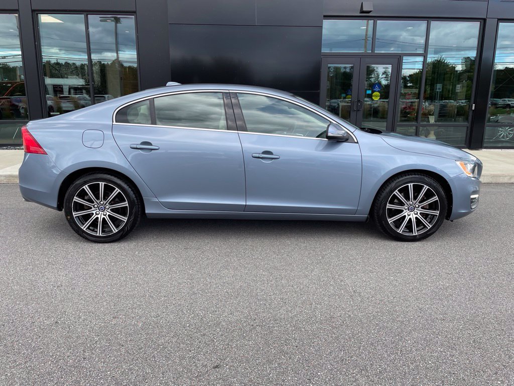 Used 2018 Volvo S60 T5 Inscription w/ Climate Package AWD/4WD image 3