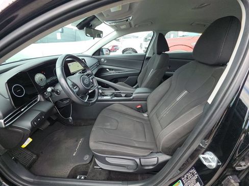 Used 2023 Hyundai Elantra SEL w/ Convenience Package FWD image 2