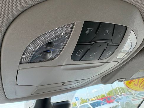 Used 2024 Chrysler Pacifica Touring-L FWD image 18