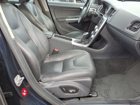 Used 2016 Volvo V60 T5 Premier image 11