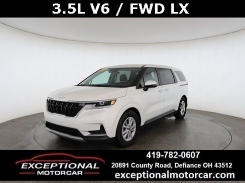 Used 2024 Kia Carnival LX image 1