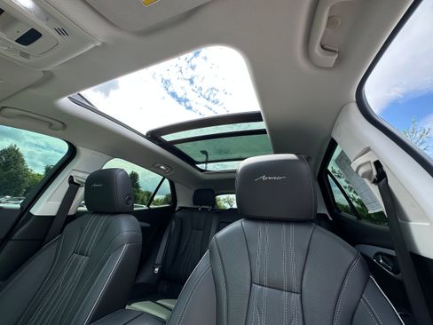Used 2024 Buick Envision Avenir AWD/4WD image 34